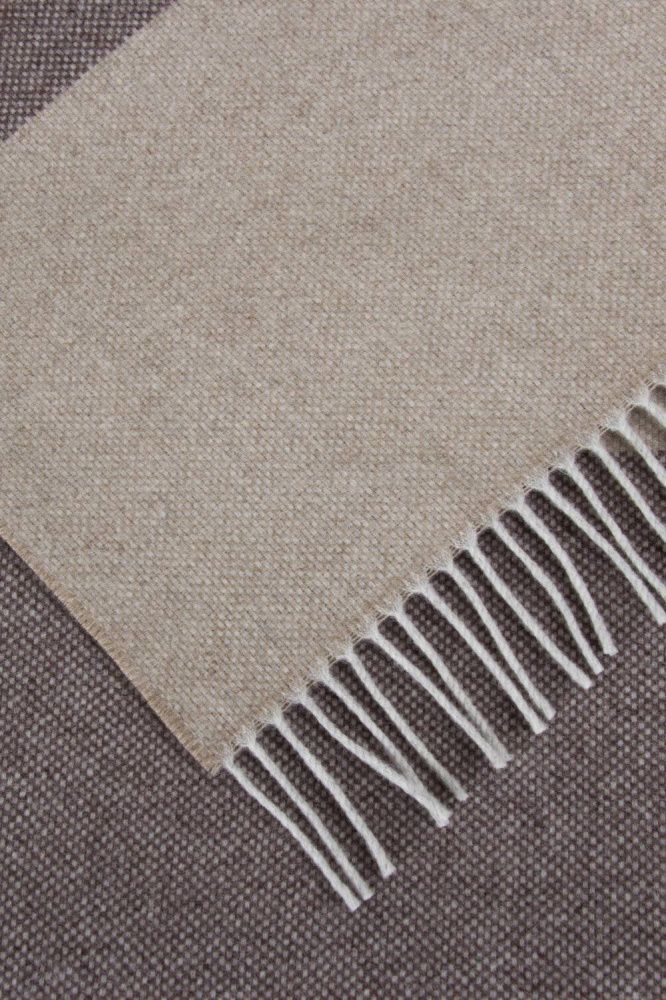 Коричневый