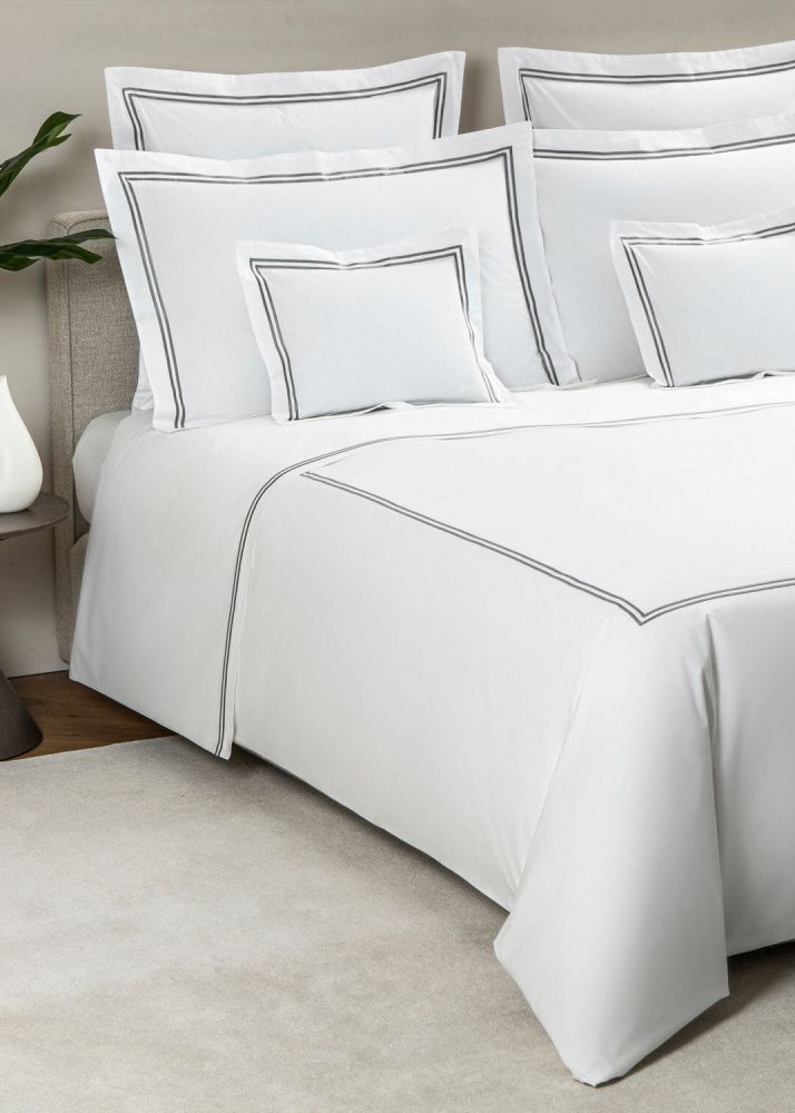 Белый/серый