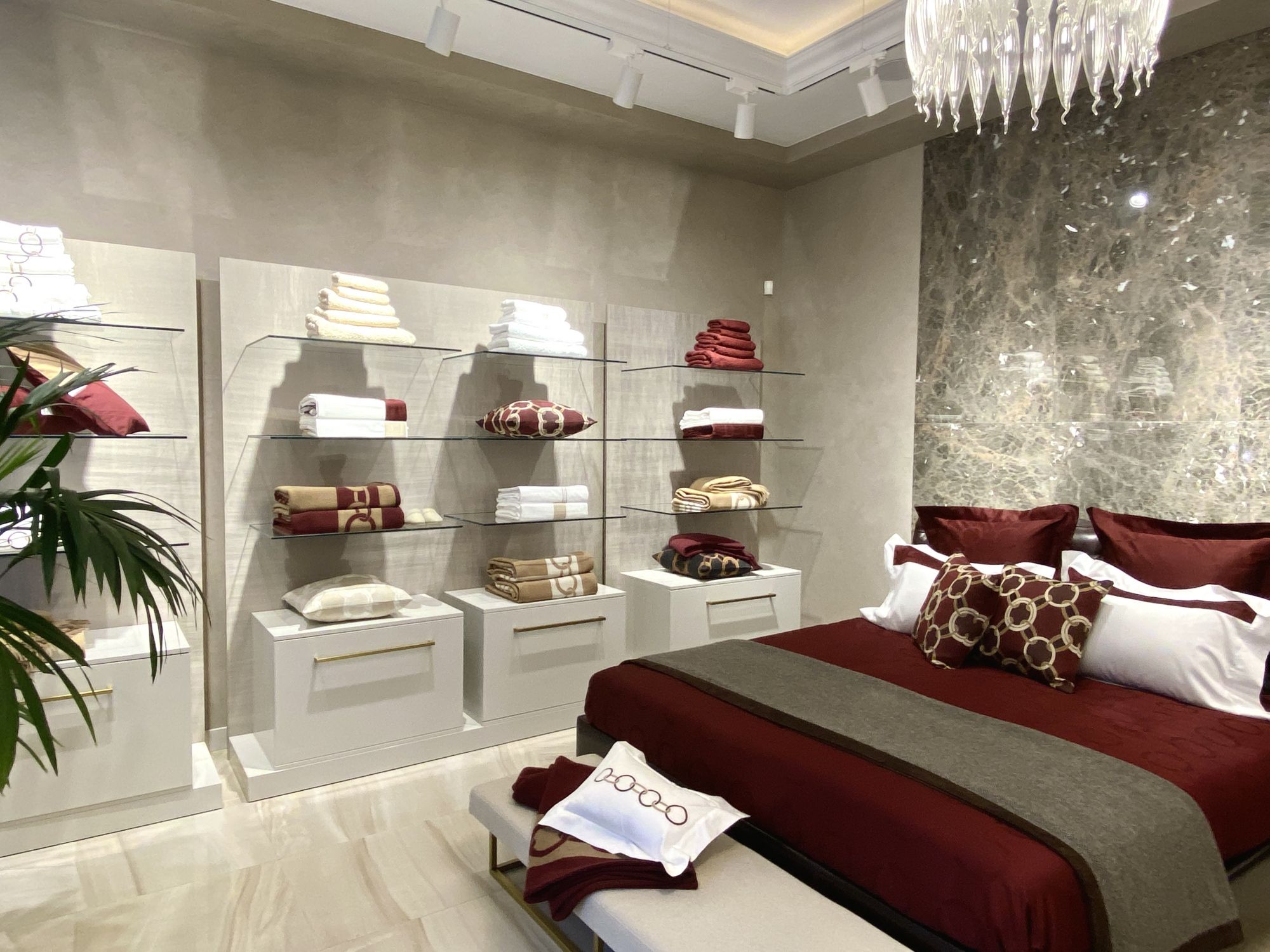 День рождения бутиков Canali и Frette