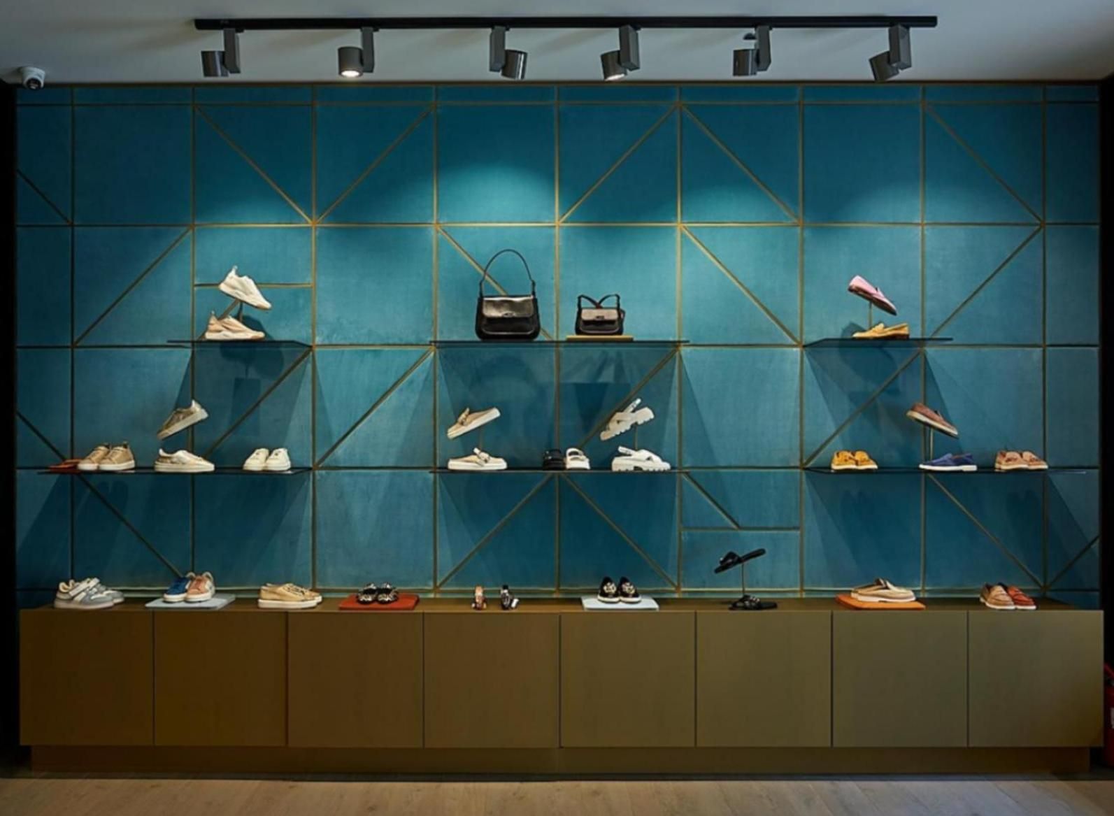 День рождения бутика Santoni