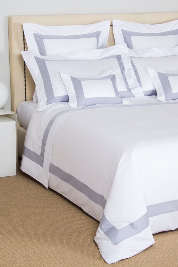 Бело-голубой