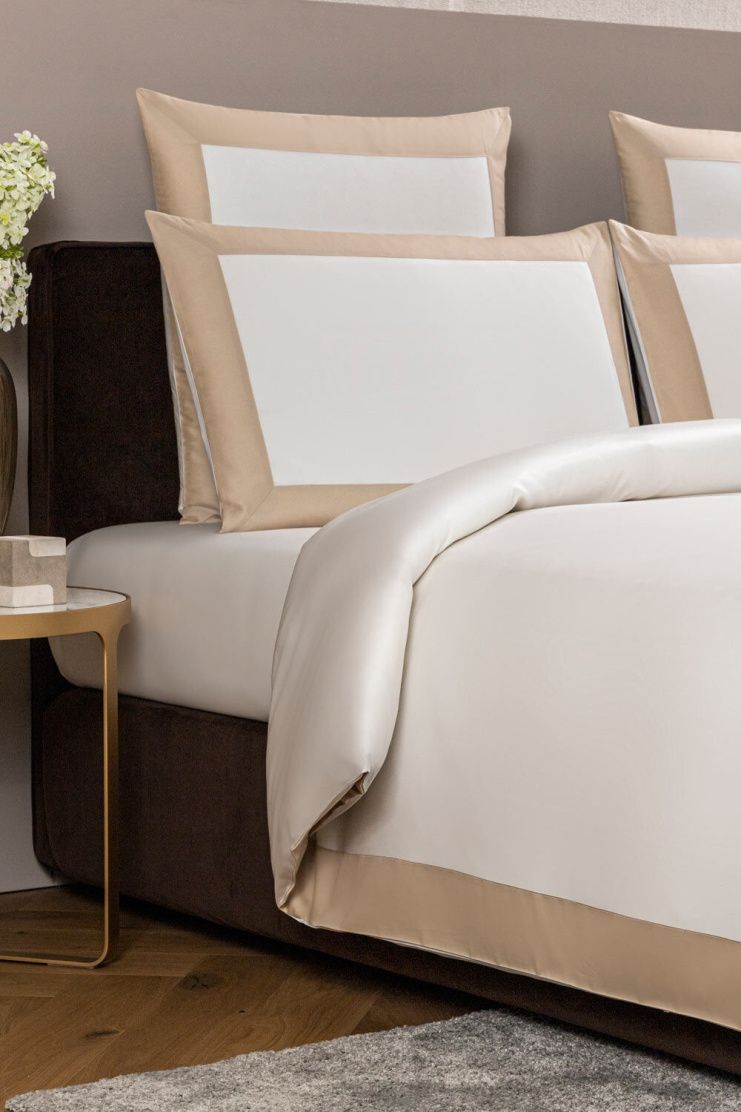 Белый/бежевый