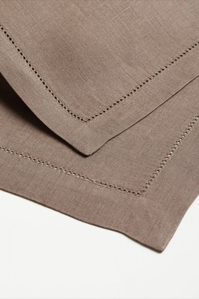 Коричневый